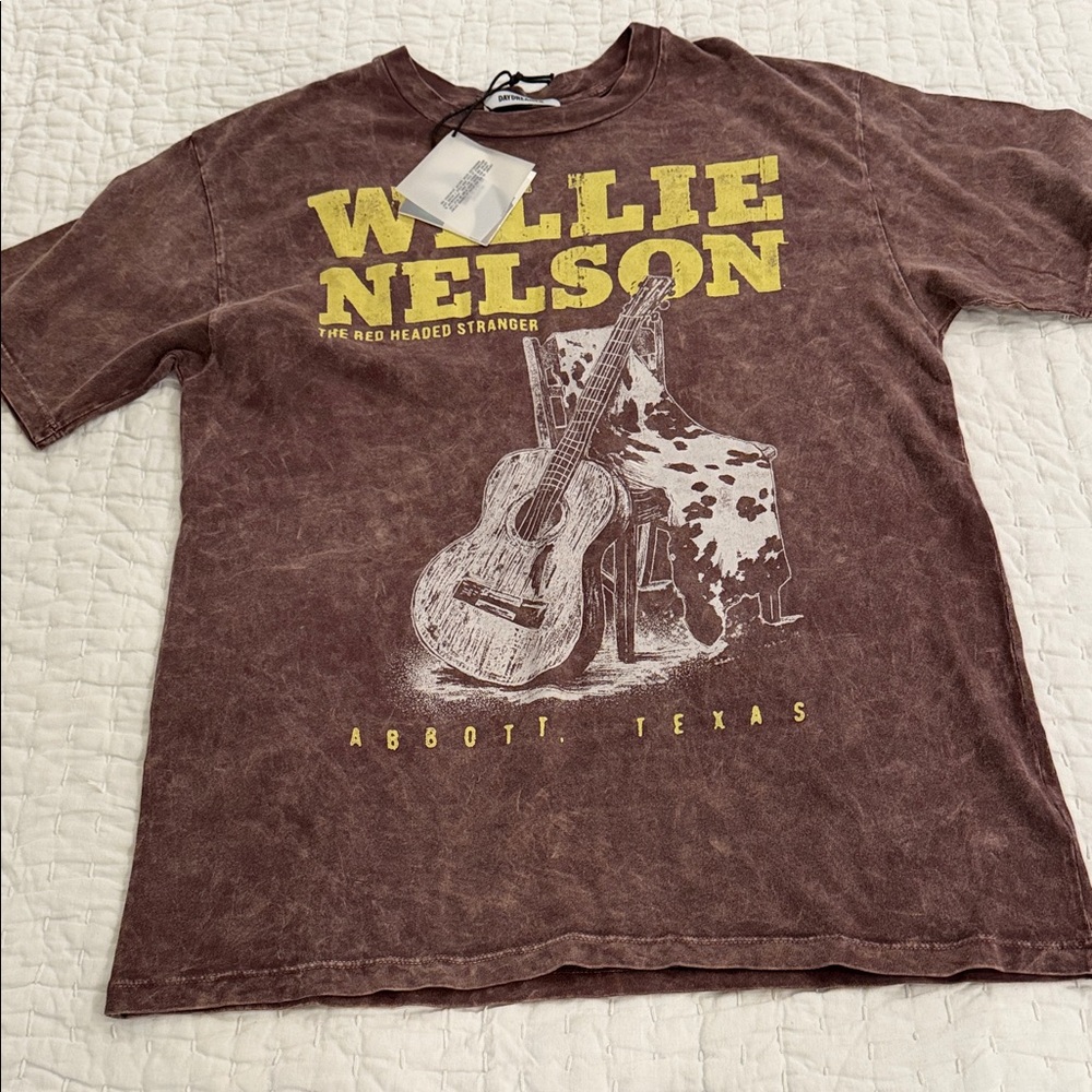 Daydreamer Brown Tee with Yellow Graphic